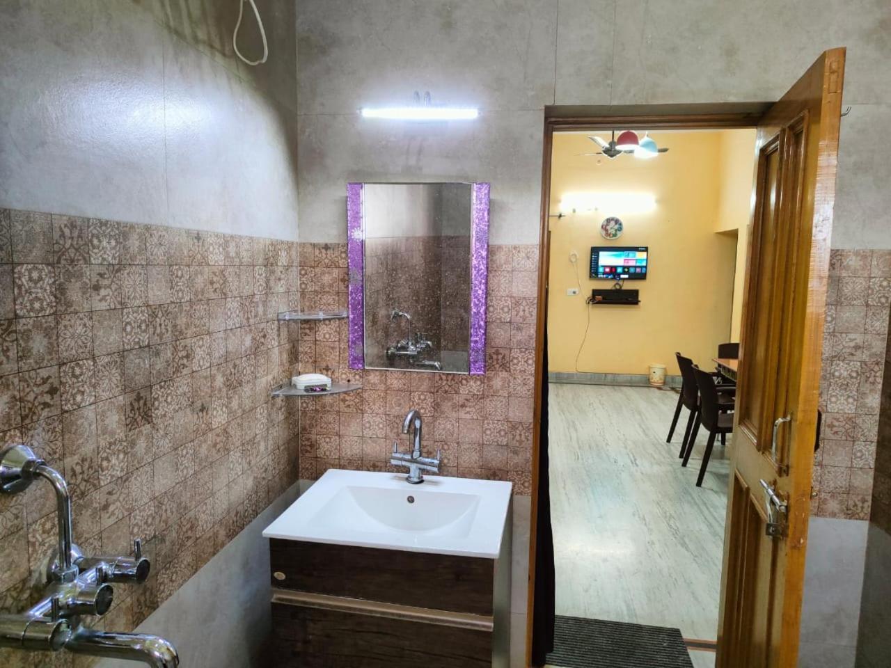 Nature View Homestay Dehradun Room photo